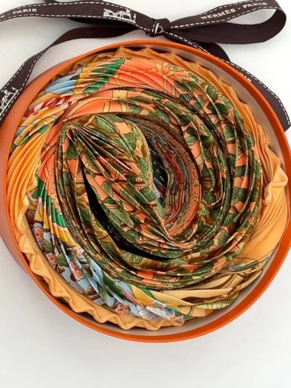 Auth Hermes Pleated Axis Mundi/AMAZONIA Silk Scarf W/Box